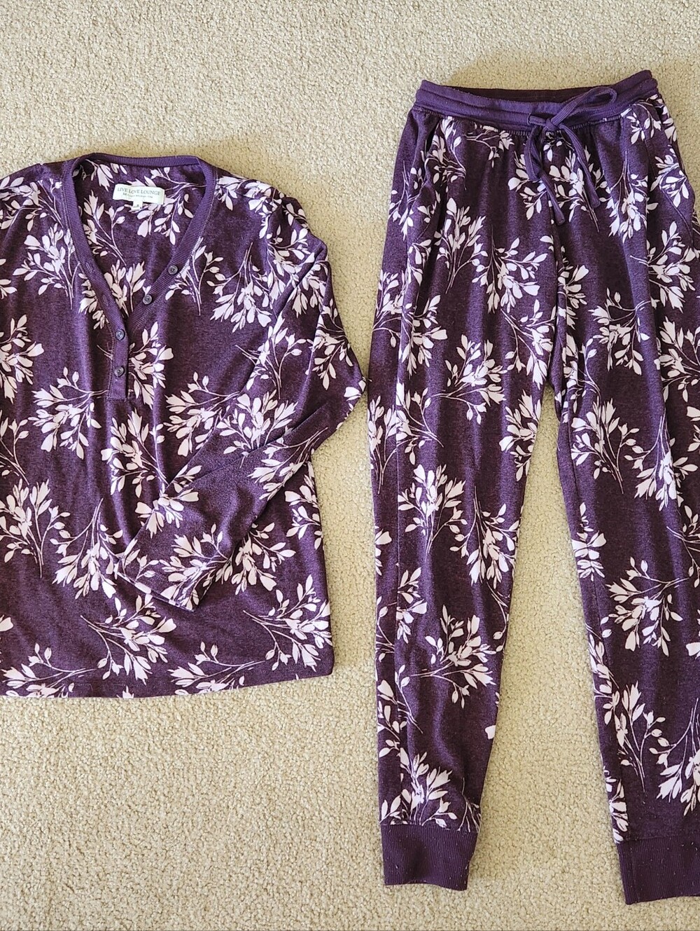 Karen Neuburger Pajamas Small Purple Floral Long Sleeve V-Neck Cozy Soft Knit